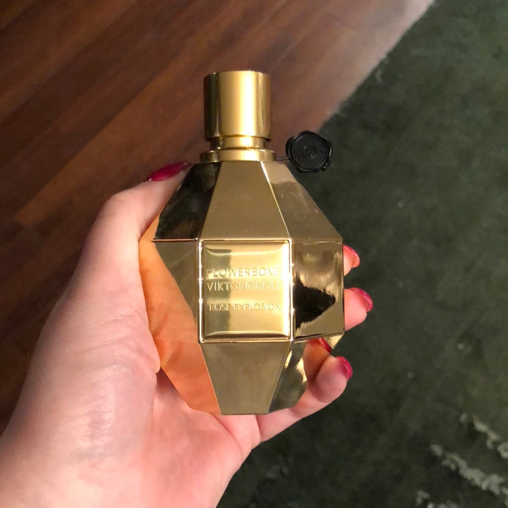 flower bomb Viktor and Rolf “rose explosion”